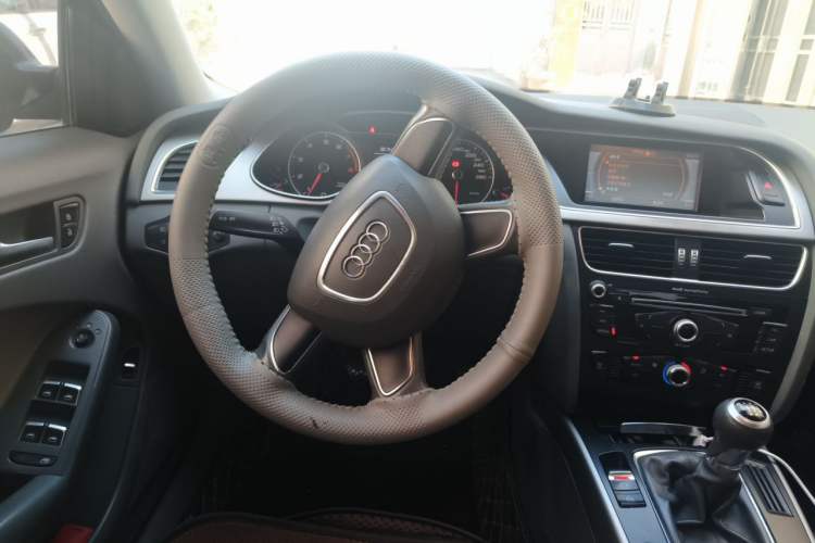 Used Audi A4L 2013 30 TFSI Manual Comfort Model Steering Wheel