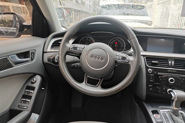 Used Audi A4L 2013 35 TFSI Automatic Comfort Model Steering Wheel