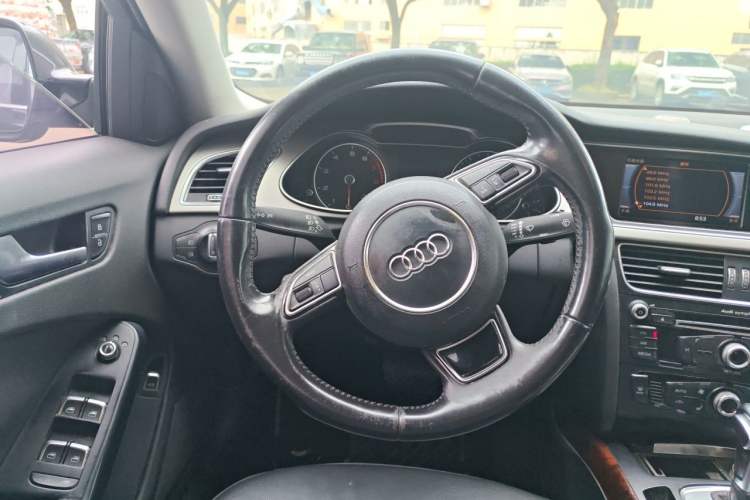 Used Audi A4L 2013 35 TFSI Automatic Comfort Model Steering Wheel