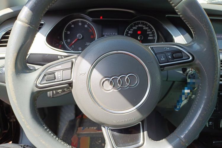 Used Audi A4L 2013 35 TFSI Automatic Standard Model Steering Wheel