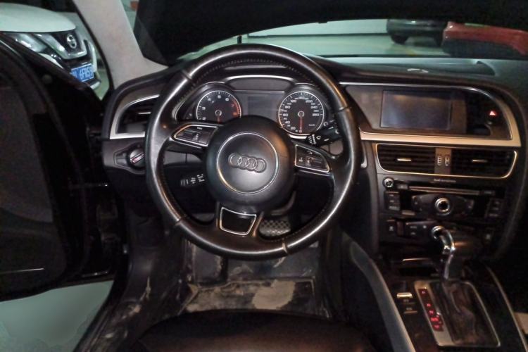 Used Audi A4L 2013 35 TFSI Automatic Standard Model Steering Wheel