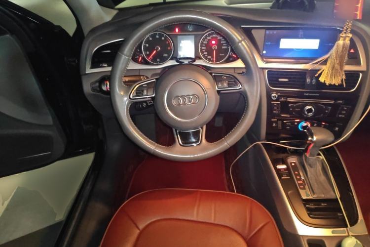 Used Audi A4L 2013 35 TFSI Automatic Standard Model Steering Wheel