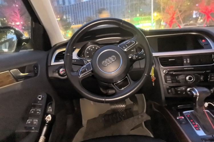 Used Audi A4L 2013 35 TFSI Automatic Comfort Model Steering Wheel