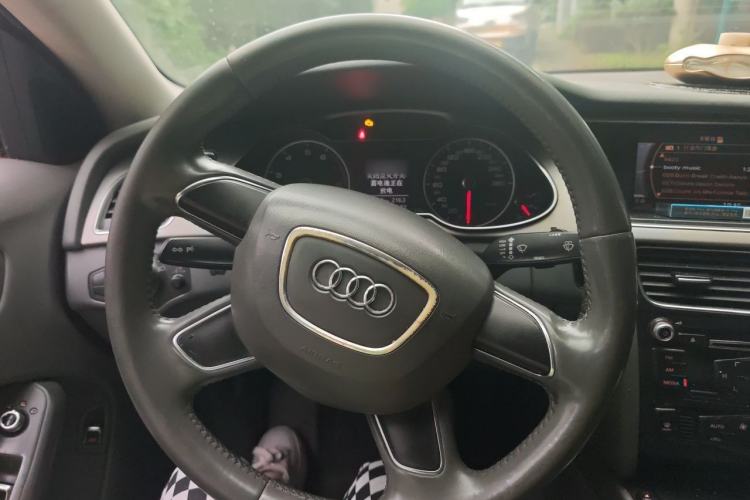 Used Audi A4L 2013 30 TFSI Automatic Comfort Model Steering Wheel