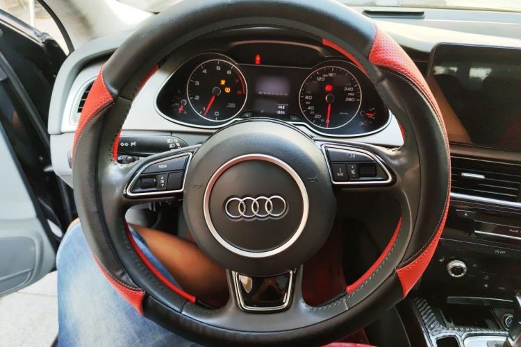Used Audi A4L 2013 35 TFSI Automatic Technology Edition Steering Wheel