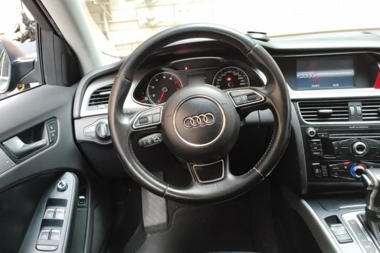 Used Audi A4L 2013 35 TFSI Automatic Standard Model Steering Wheel