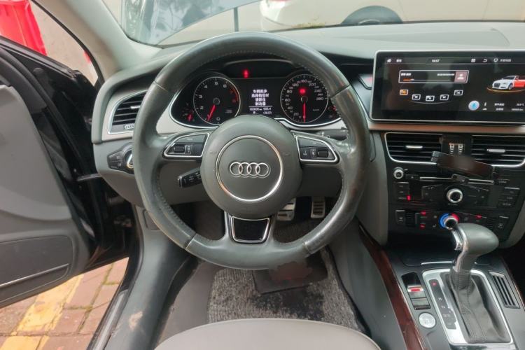 Used Audi A4L 2013 35 TFSI Automatic Comfort Model Steering Wheel
