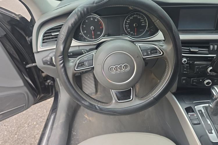 Used Audi A4L 2013 35 TFSI Automatic Standard Model Steering Wheel