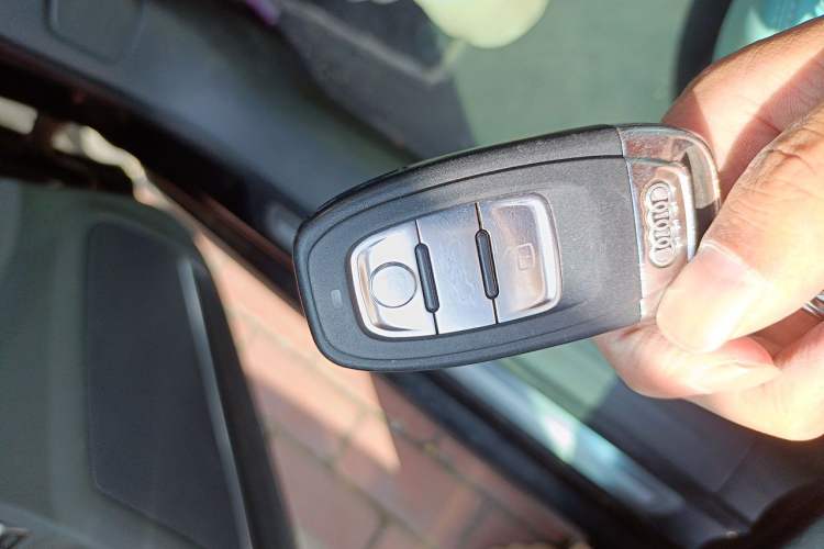 Used Audi A4L 2013 35 TFSI Automatic Standard Model Vehicle Key