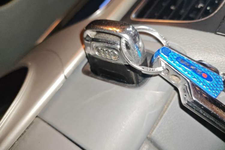 Used Audi A4L 2013 35 TFSI Automatic Standard Model Vehicle Key