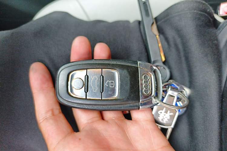 Used Audi A4L 2013 35 TFSI Automatic Standard Model Vehicle Key