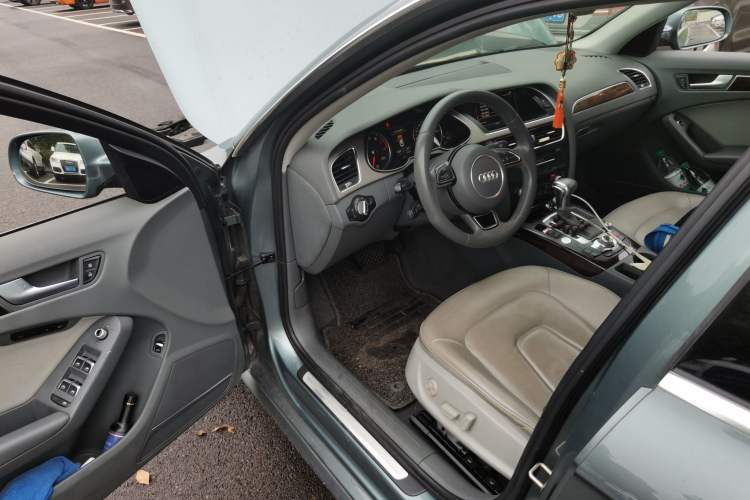 Used Audi A4L 2013 35 TFSI Automatic Technology Edition Driver Seat