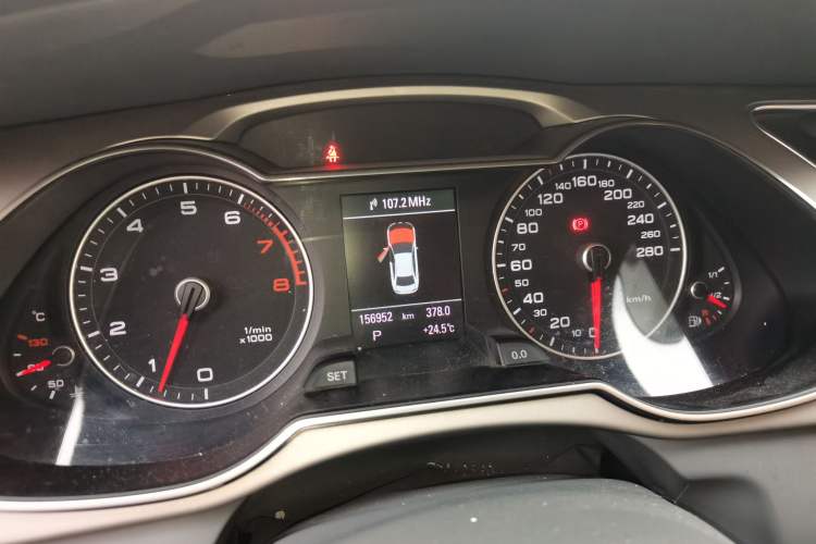 Used Audi A4L 2013 35 TFSI Automatic Technology Edition Odometer Close Up