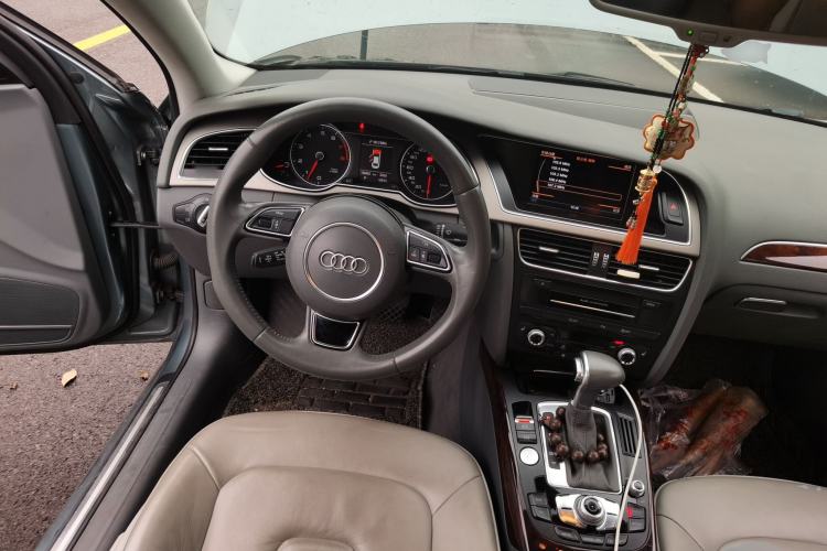 Used Audi A4L 2013 35 TFSI Automatic Technology Edition Steering Wheel