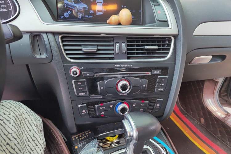 Used Audi A4L 2013 35 TFSI Automatic Standard Model Audio And AC Panel