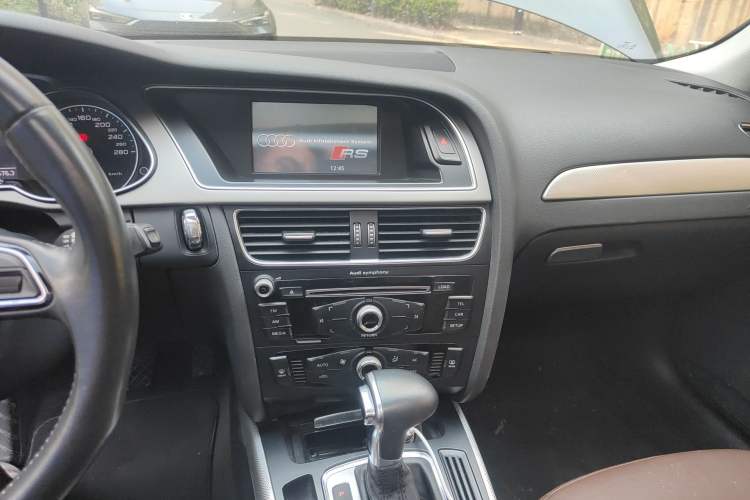Used Audi A4L 2013 35 TFSI Automatic Standard Model Audio And AC Panel