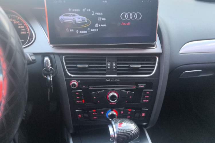 Used Audi A4L 2013 35 TFSI Automatic Standard Model Audio And AC Panel