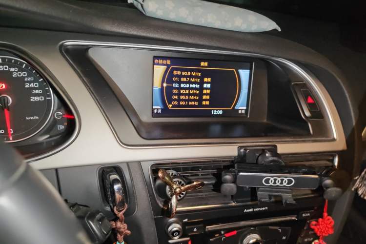 Used Audi A4L 2013 40 TFSI quattro Individual Sport Edition Audio And AC Panel