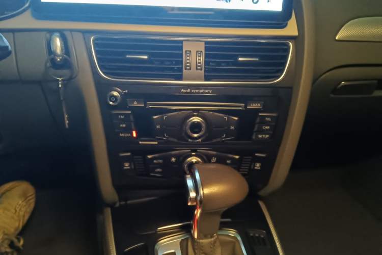 Used Audi A4L 2013 35 TFSI Automatic Standard Model Audio And AC Panel