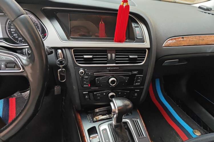 Used Audi A4L 2013 35 TFSI Automatic Standard Model Audio And AC Panel