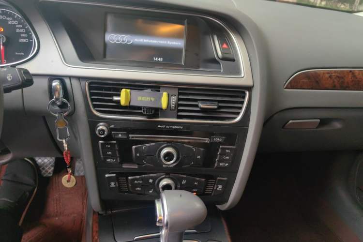 Used Audi A4L 2013 35 TFSI Automatic Comfort Model Audio And AC Panel