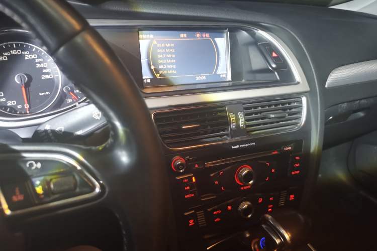 Used Audi A4L 2013 35 TFSI Automatic Technology Edition Audio And AC Panel