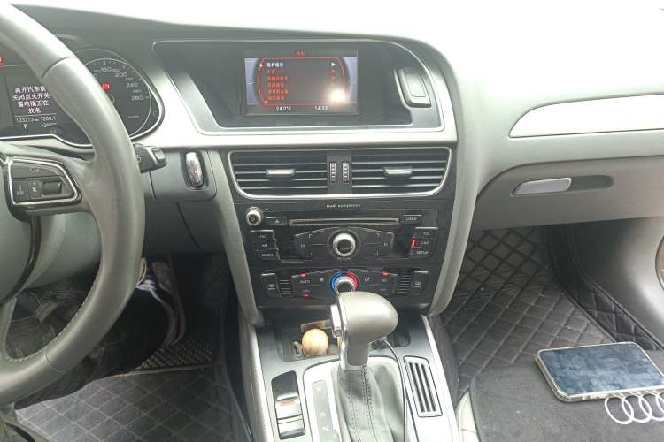 Used Audi A4L 2013 35 TFSI Automatic Standard Model Audio And AC Panel