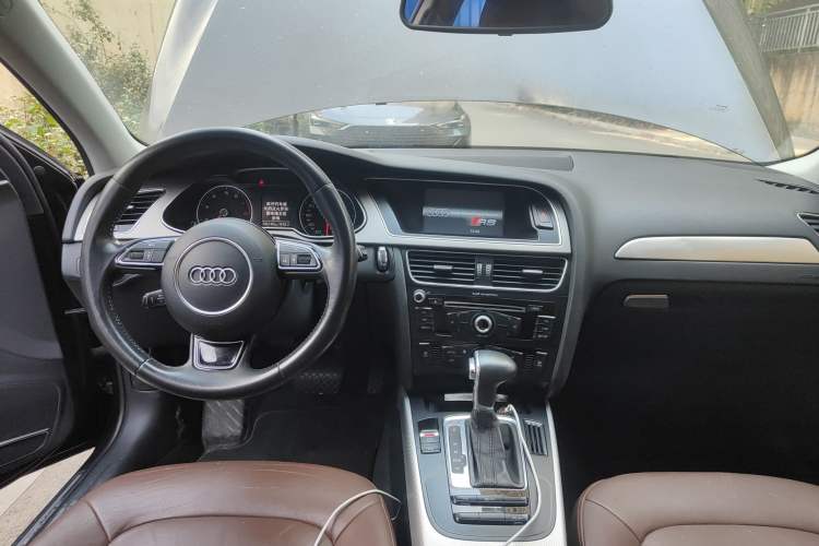 Used Audi A4L 2013 35 TFSI Automatic Standard Model Center Console