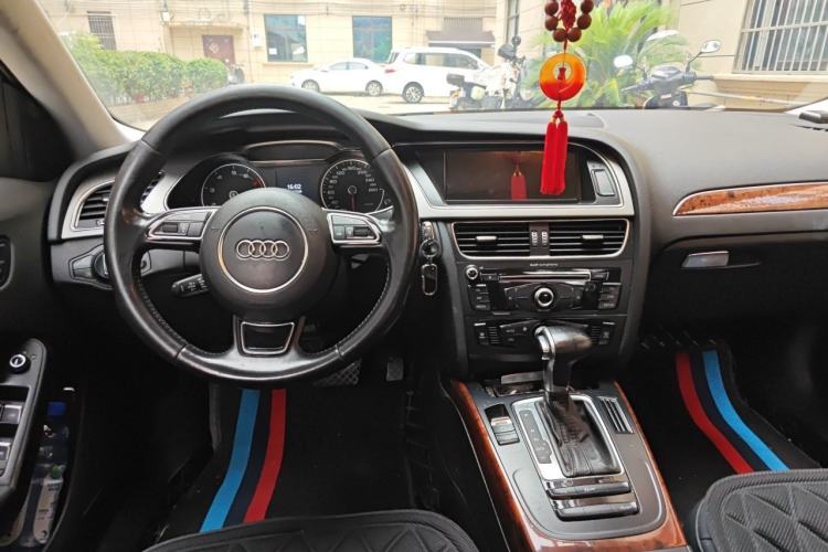 Used Audi A4L 2013 35 TFSI Automatic Standard Model Center Console
