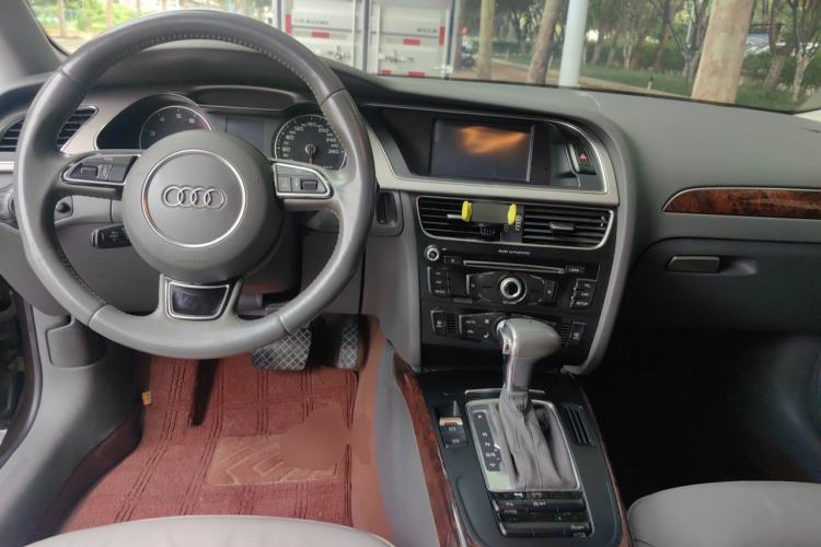 Used Audi A4L 2013 35 TFSI Automatic Comfort Model Center Console