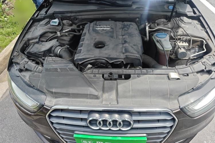 Used Audi A4L 2013 35 TFSI Automatic Standard Model Engine Bay