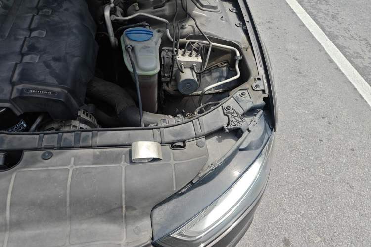 Used Audi A4L 2013 35 TFSI Automatic Standard Model Engine Bay Left
