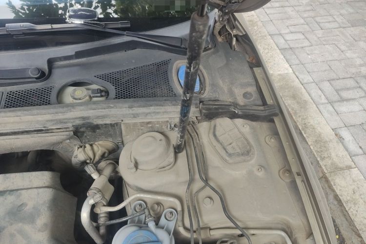 Used Audi A4L 2013 40 TFSI quattro Sport version Engine Bay Left