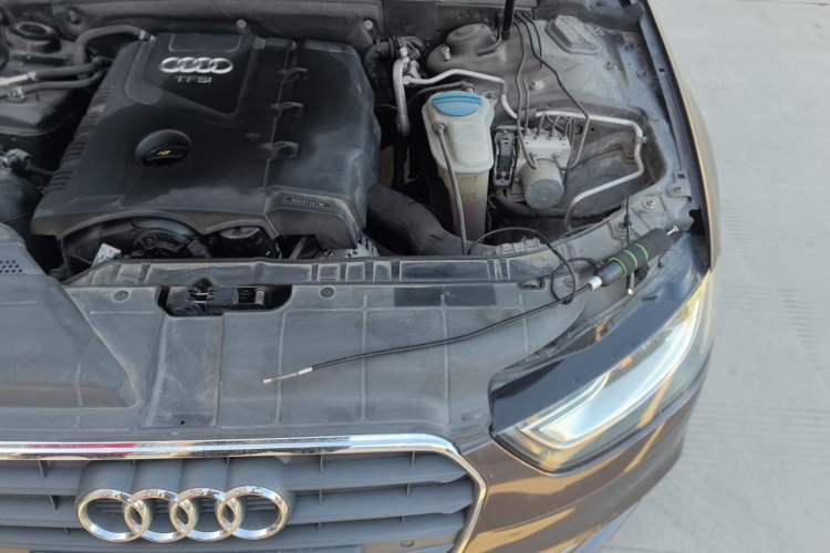 Used Audi A4L 2013 35 TFSI Automatic Standard Model Engine Bay Left