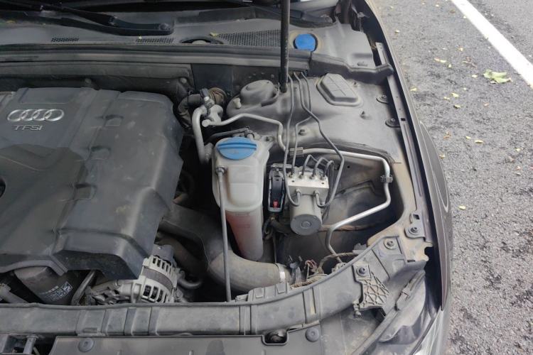 Used Audi A4L 2013 35 TFSI Automatic Comfort Model Engine Bay Left