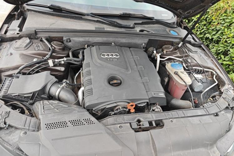 Used Audi A4L 2013 35 TFSI Automatic Standard Model Engine Bay