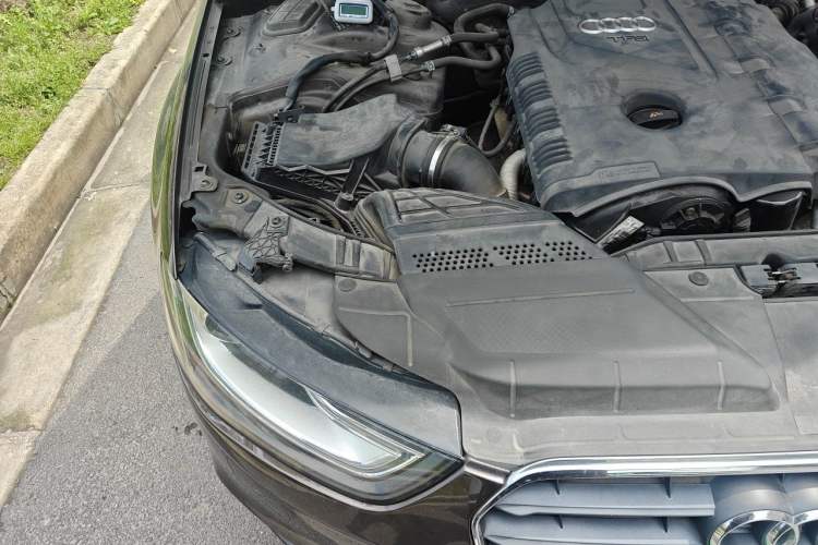 Used Audi A4L 2013 35 TFSI Automatic Standard Model Engine Bay Right