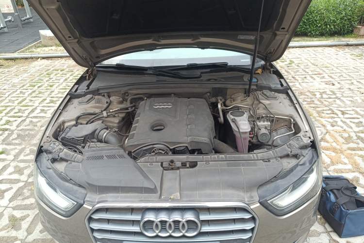 Used Audi A4L 2013 35 TFSI Automatic Standard Model Engine Bay