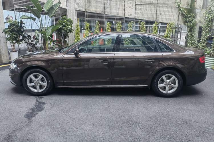 Used Audi A4L 2013 30 TFSI Automatic Comfort Model Exterior 4