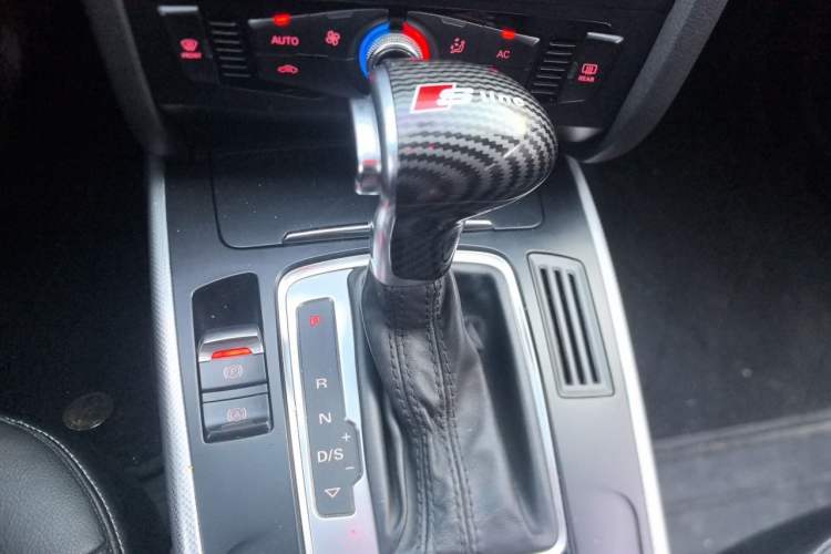 Used Audi A4L 2013 35 TFSI Automatic Standard Model Gear Lever