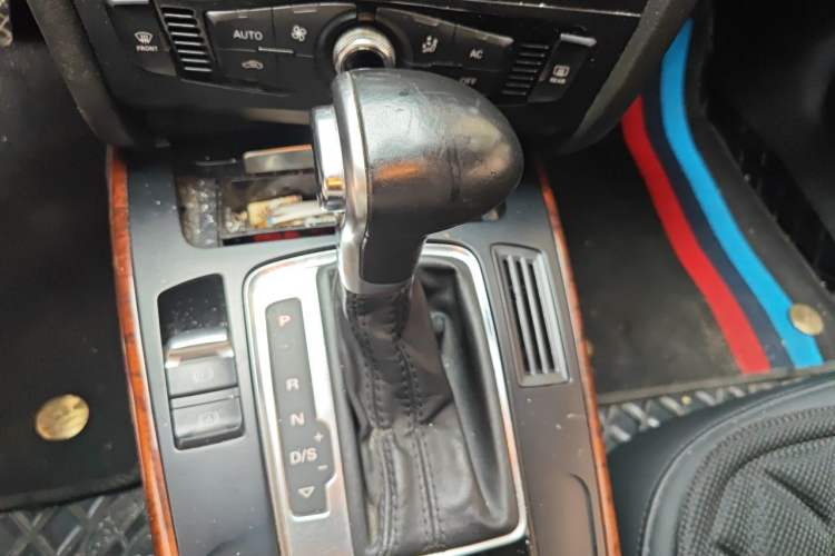 Used Audi A4L 2013 35 TFSI Automatic Standard Model Gear Lever