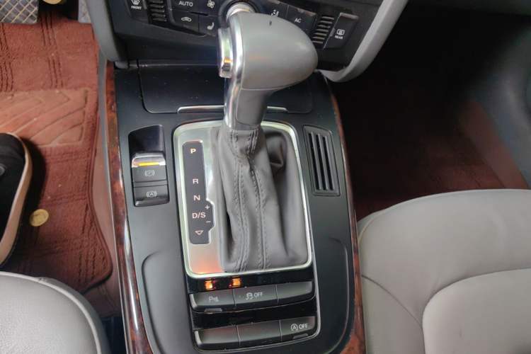 Used Audi A4L 2013 35 TFSI Automatic Comfort Model Gear Lever