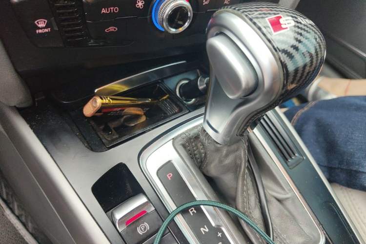 Used Audi A4L 2013 30 TFSI Automatic Comfort Model Gear Lever