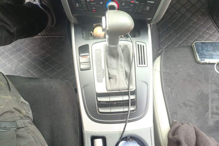 Used Audi A4L 2013 35 TFSI Automatic Standard Model Gear Lever