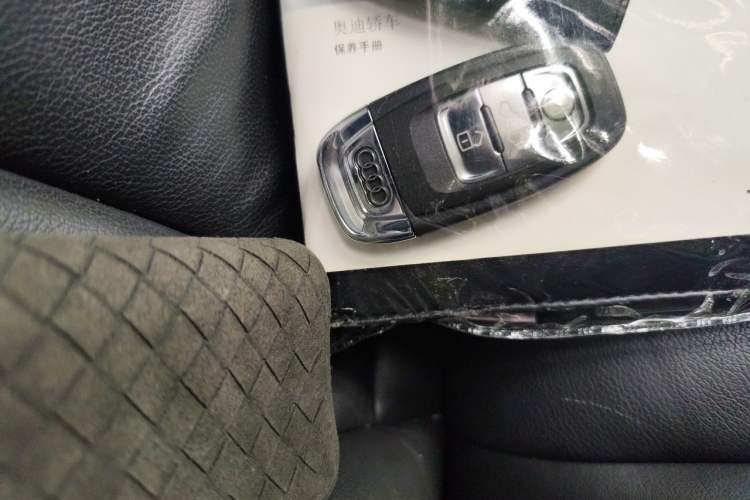 Used Audi A4L 2013 30 TFSI Automatic Comfort Model Interior 1