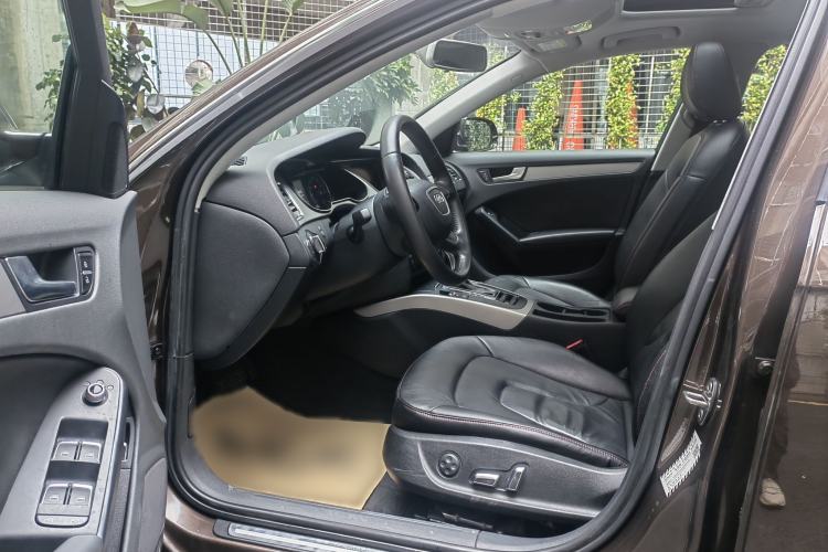 Used Audi A4L 2013 30 TFSI Automatic Comfort Model Interior 2