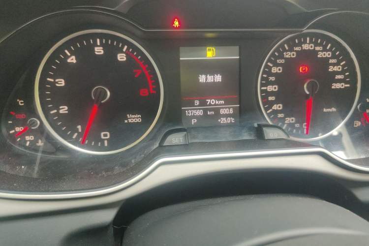 Used Audi A4L 2013 40 TFSI quattro Sport version Odometer Close Up