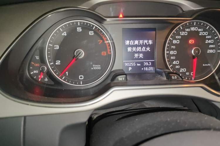 Used Audi A4L 2013 40 TFSI quattro Individual Sport Edition Odometer Close Up