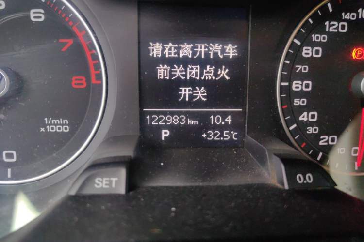 Used Audi A4L 2013 35 TFSI Automatic Comfort Model Odometer Close Up