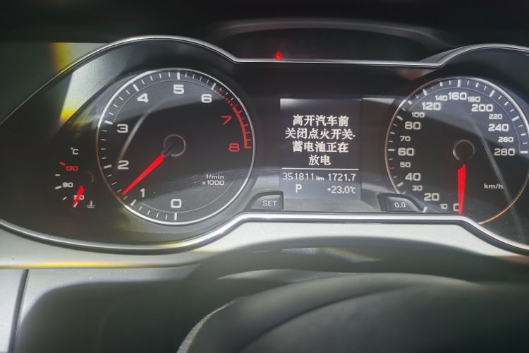 Used Audi A4L 2013 35 TFSI Automatic Technology Edition Odometer Close Up